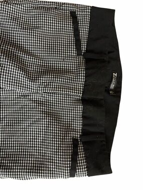 Studio 5 Black  & White Houndstooth Pencil Skirt